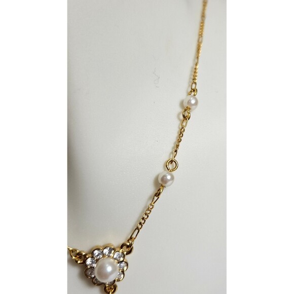 White Baroque Faux-Pearls Pendant Necklace. Gold-Look (Plastic). Preowned. - Picture 4 of 7